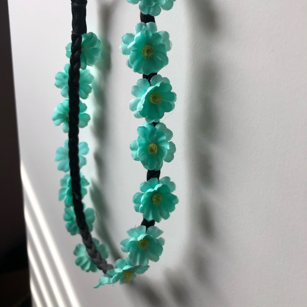 (Free with any purchase) cute teal flower crown!
